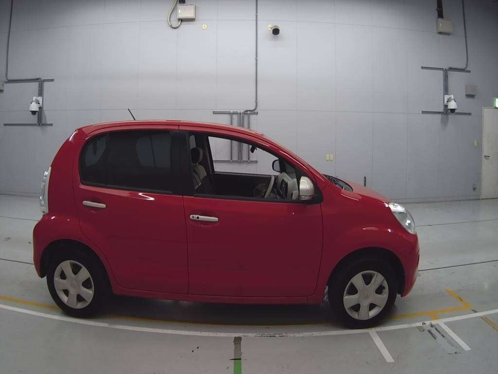 2013 Toyota Passo KGC30[2]