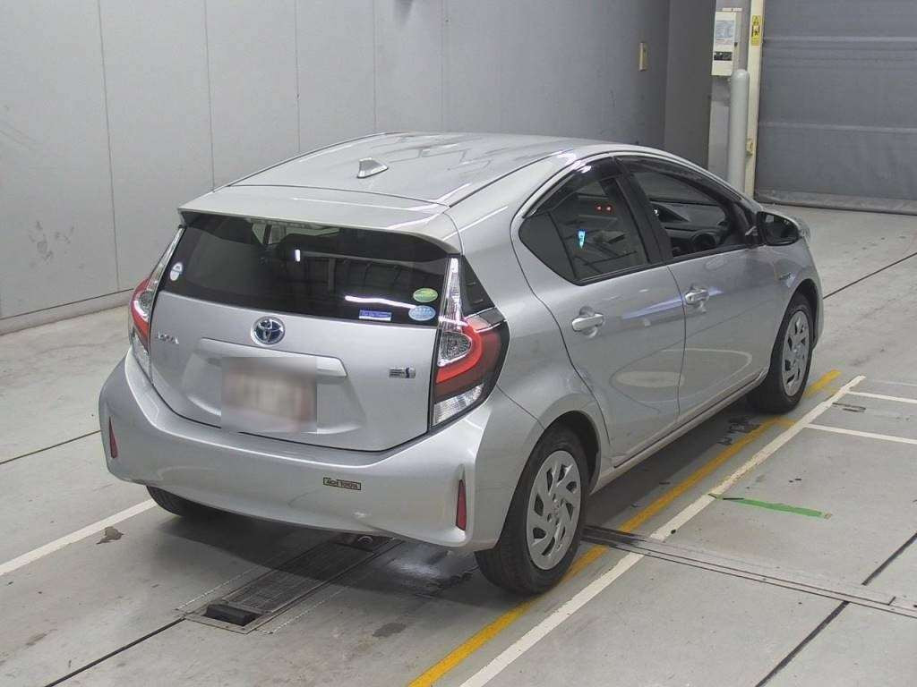 2019 Toyota Aqua NHP10[1]