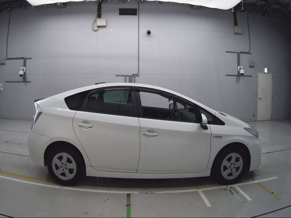 2011 Toyota Prius ZVW30[2]