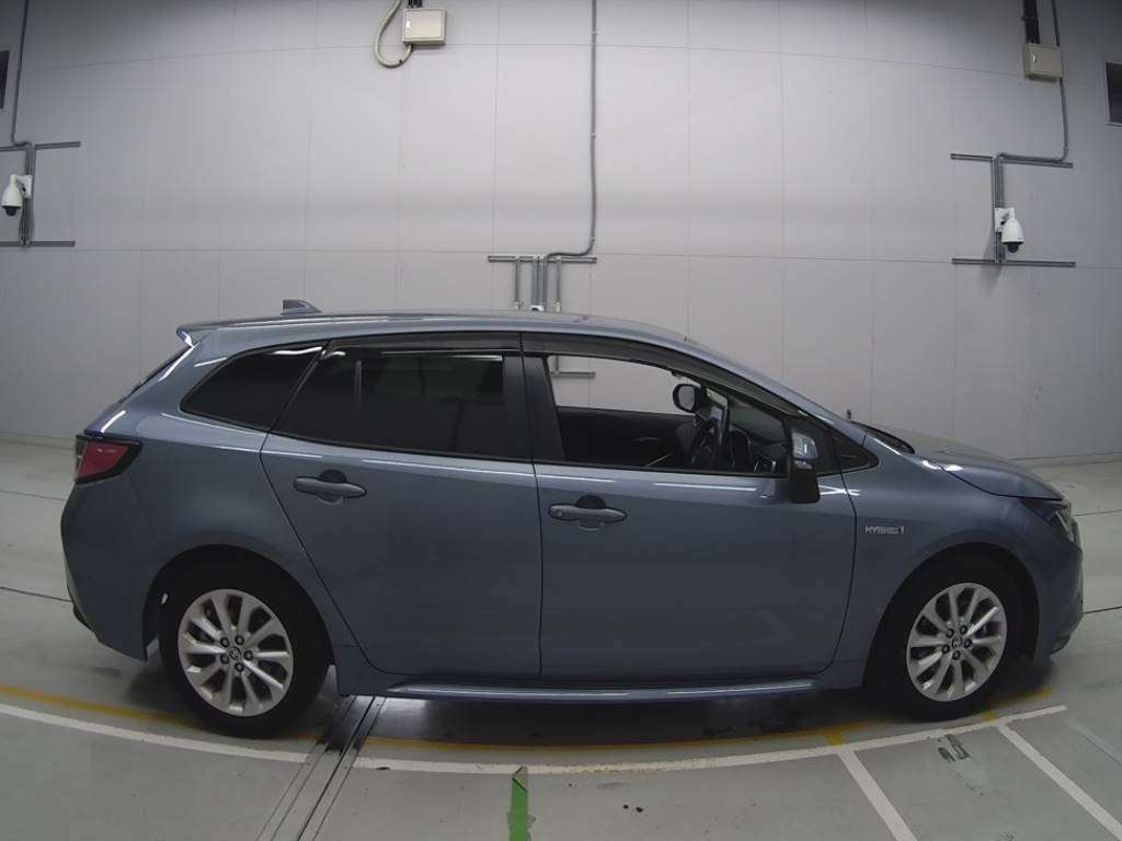 2020 Toyota Corolla Touring Wagon ZWE211W[2]