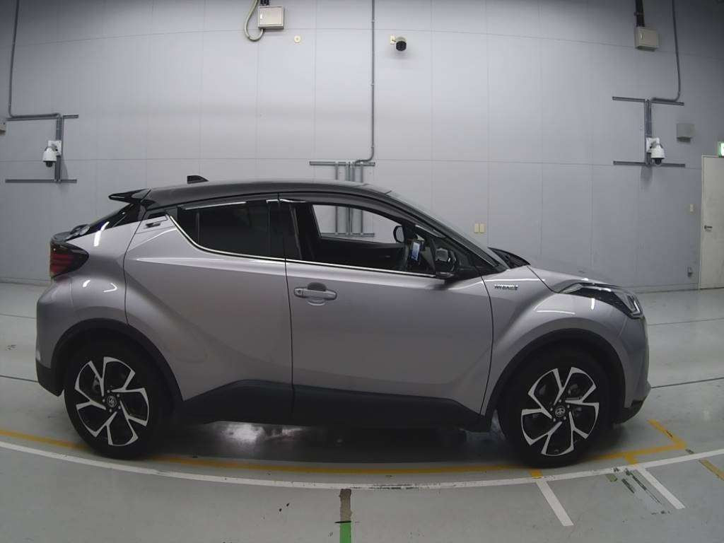 2019 Toyota C-HR ZYX11[2]