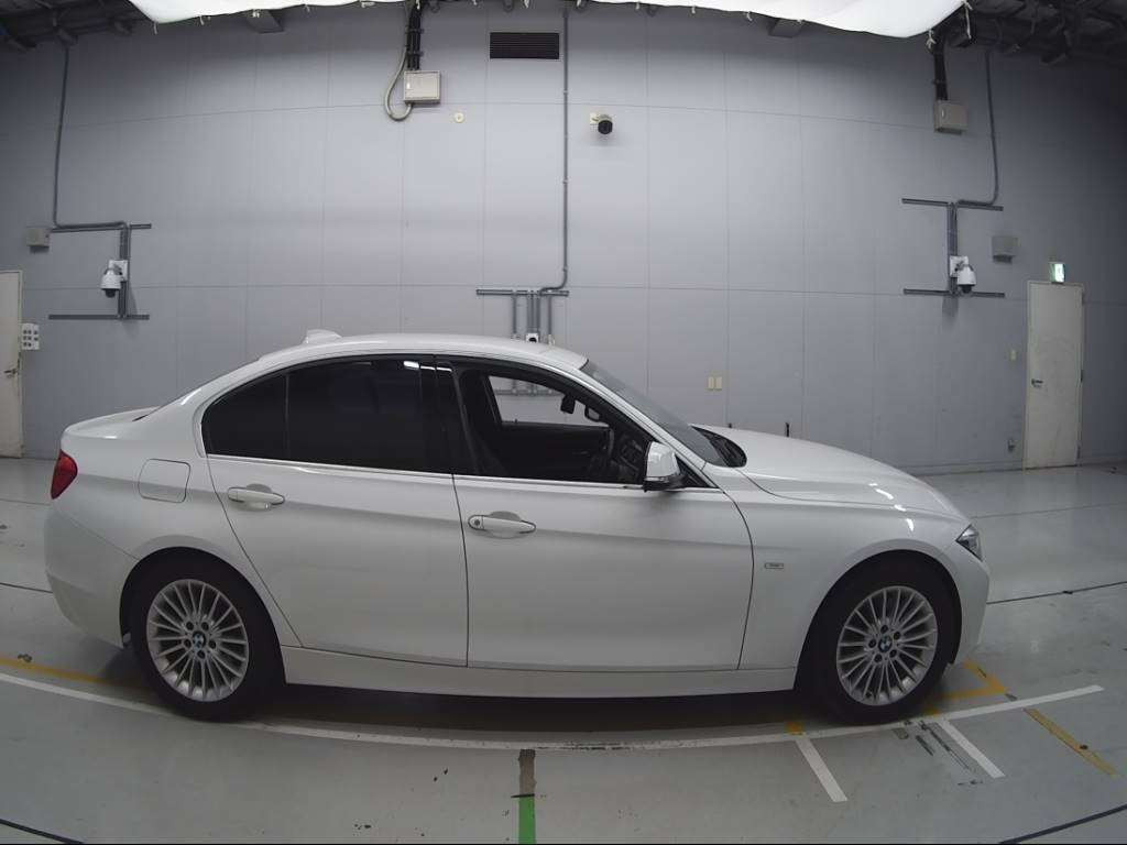 2013 BMW 3 Series 3D20[2]