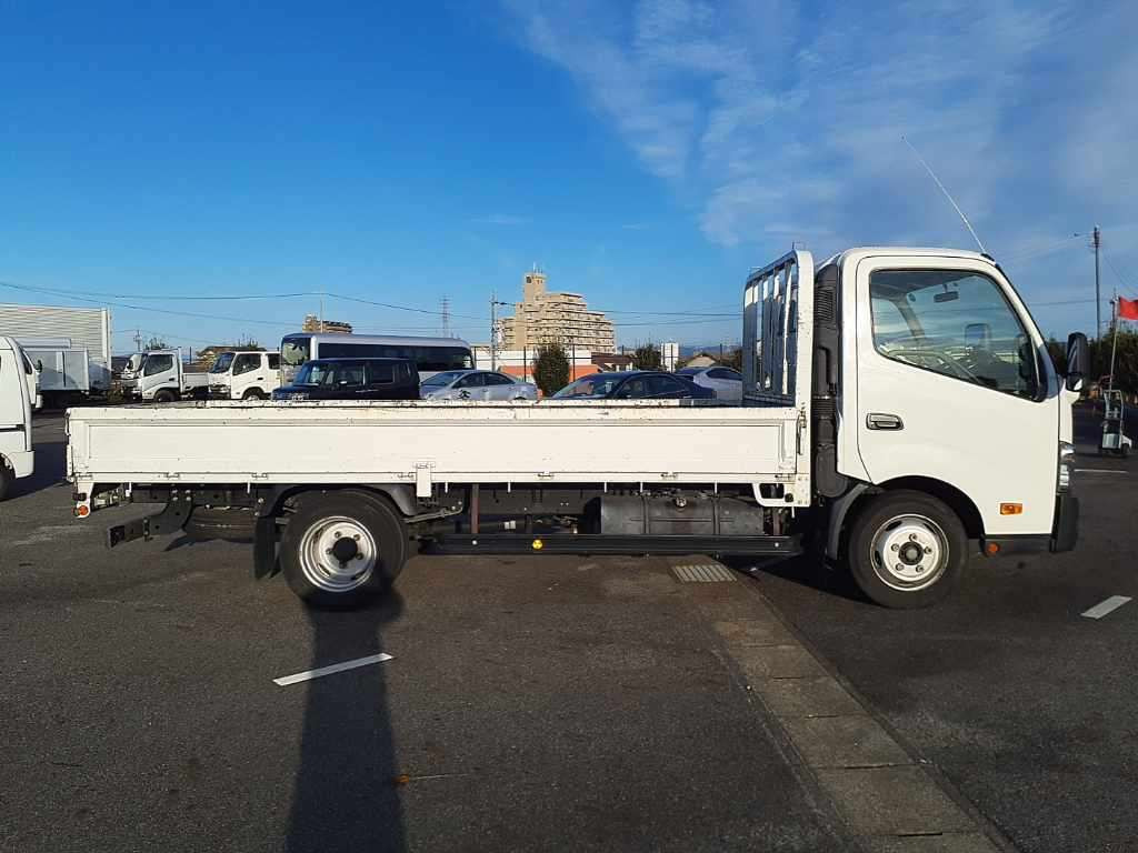 2016 Toyota Dyna Truck XZU710[2]