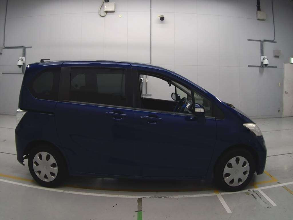 2012 Honda Freed GB3[2]