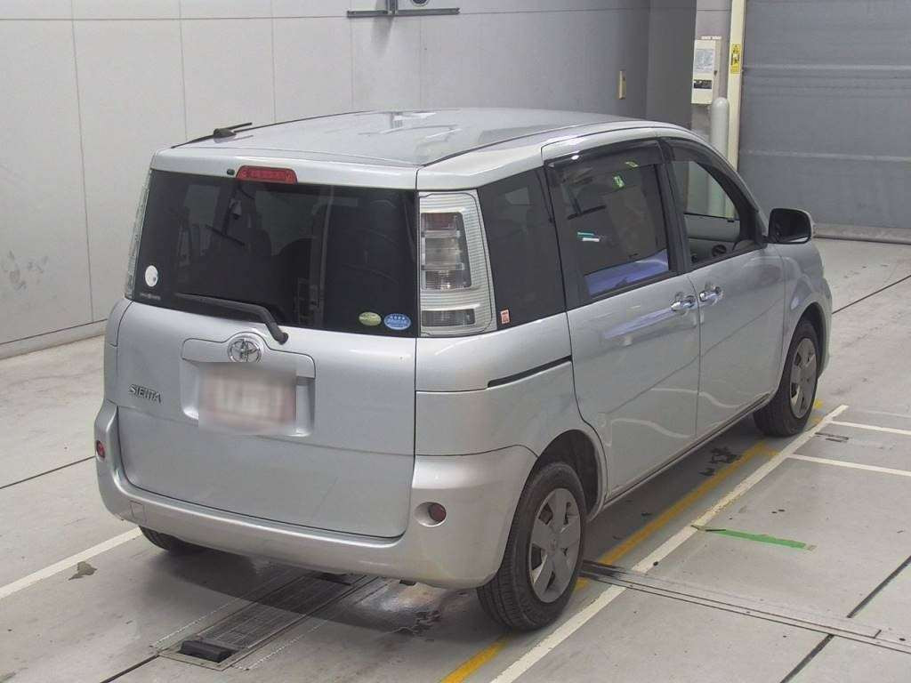 2011 Toyota Sienta NCP81G[1]