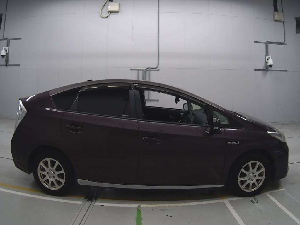 2012 Toyota Prius ZVW30[2]