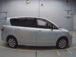 2004 Toyota Ipsum