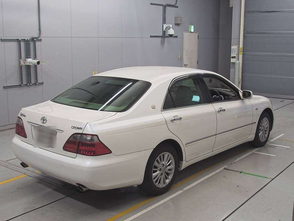 2005 Toyota Crown GRS180[1]