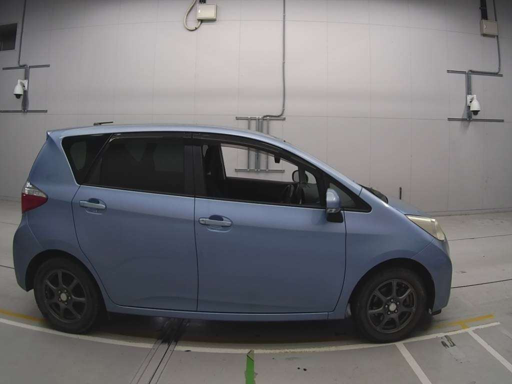 2010 Toyota Ractis NCP120[2]