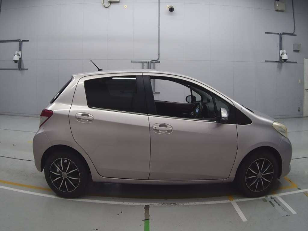 2012 Toyota Vitz KSP130[2]