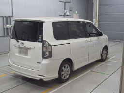 2007 Toyota Voxy