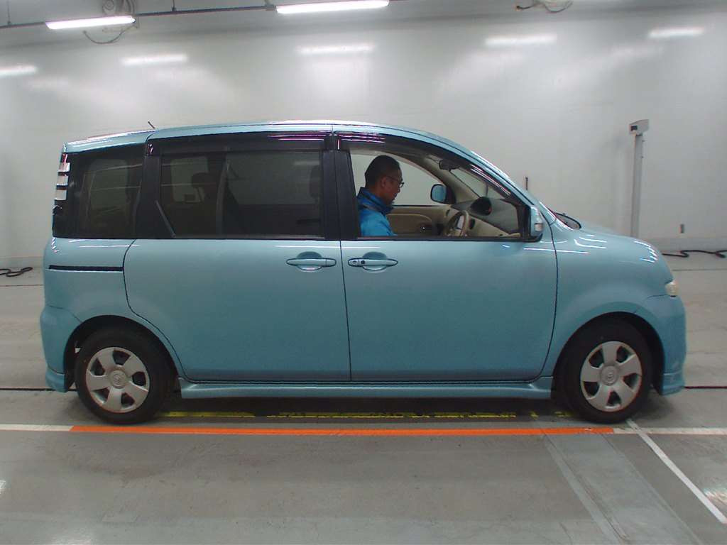 2008 Toyota Sienta NCP81G[2]