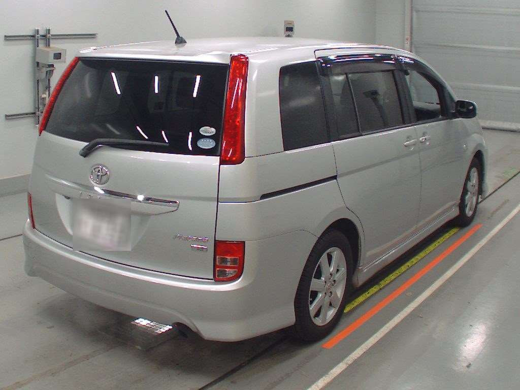 2010 Toyota Isis ZGM11W[1]