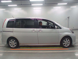 2010 Toyota Isis