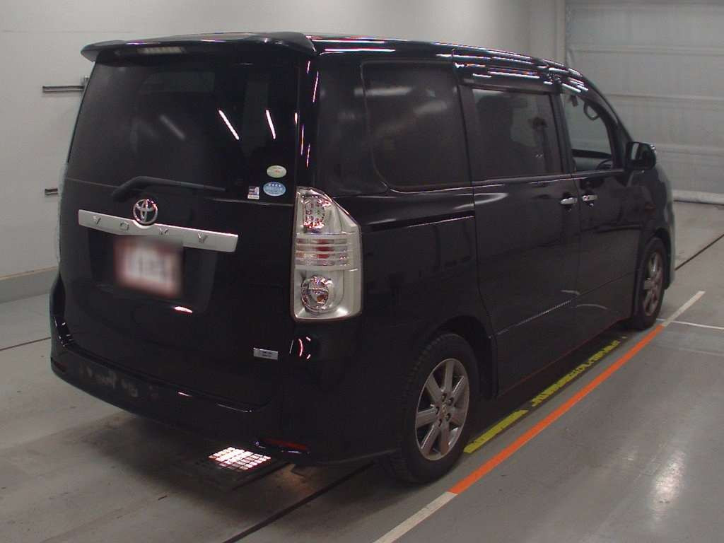 2009 Toyota Voxy ZRR70W[1]