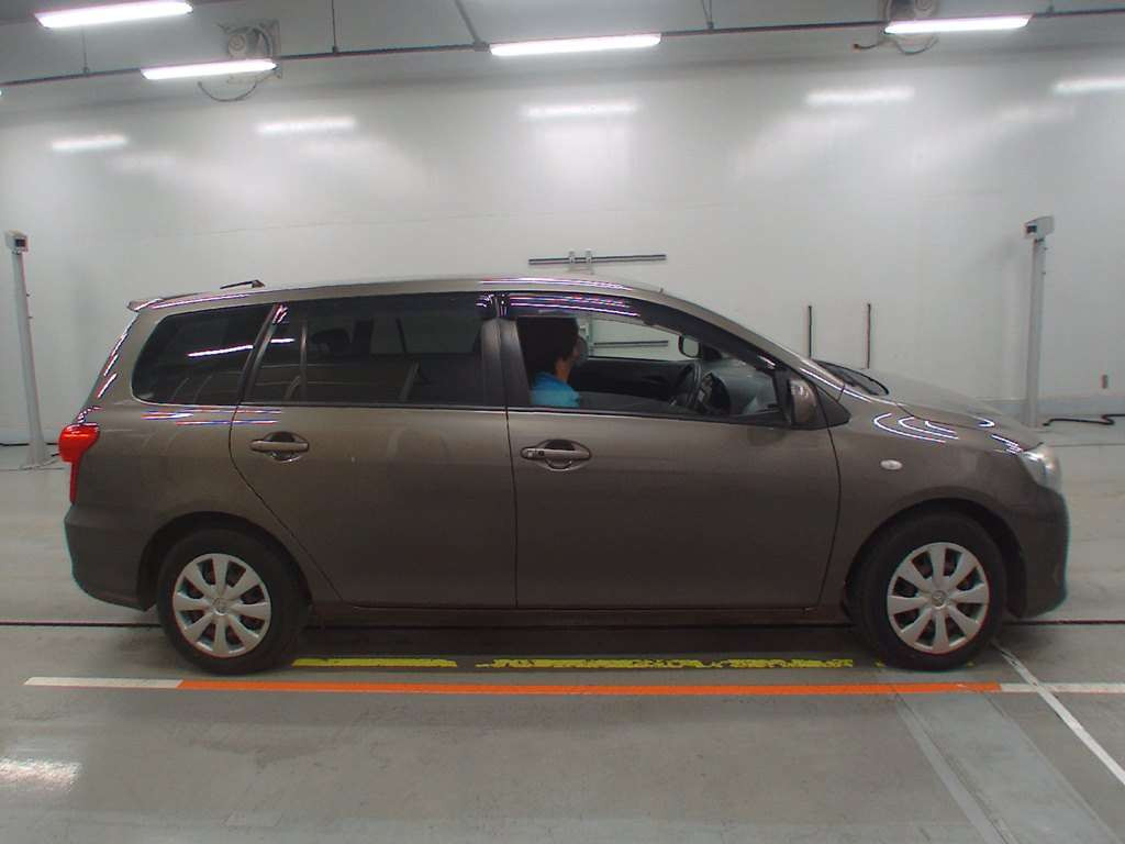 2012 Toyota Corolla Fielder NZE141G[2]