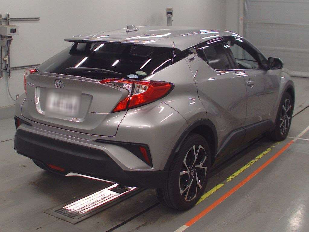 2017 Toyota C-HR NGX50[1]