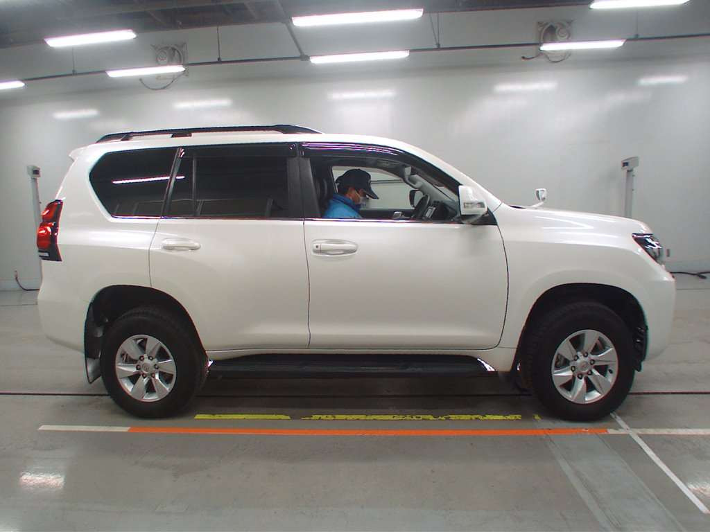 2022 Toyota Land Cruiser Prado GDJ150W[2]