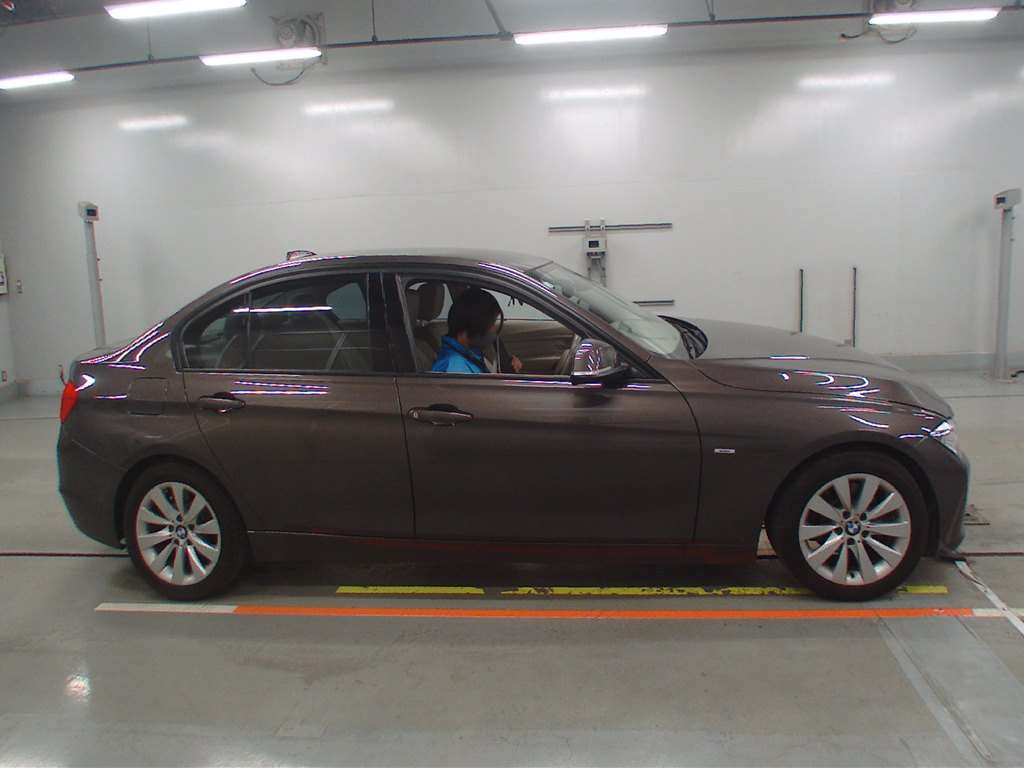 2012 BMW 3 Series 3B20[2]