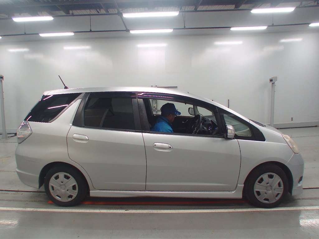 2012 Honda Fit Shuttle Hybrid GP2[2]