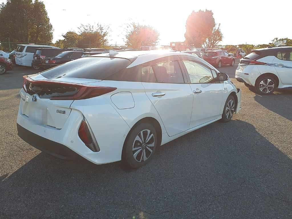 2018 Toyota Prius PHV ZVW52[1]