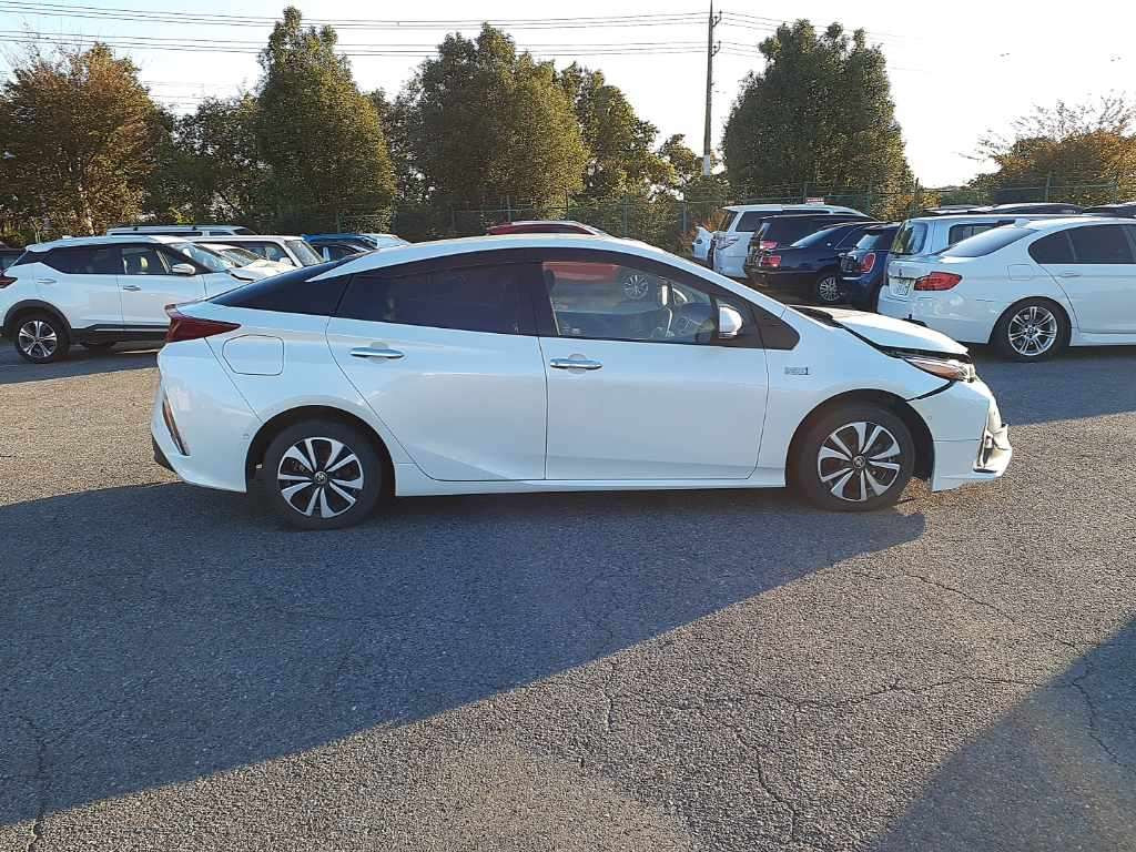 2018 Toyota Prius PHV ZVW52[2]