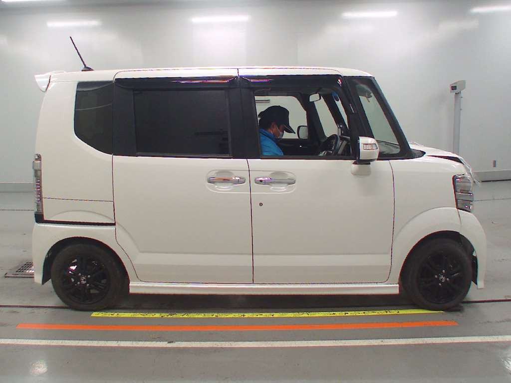 2016 Honda N-BOX CUSTOM JF1[2]