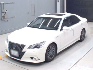 2013 Toyota Crown Hybrid