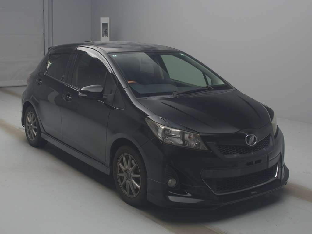 2011 Toyota Vitz NCP131[2]