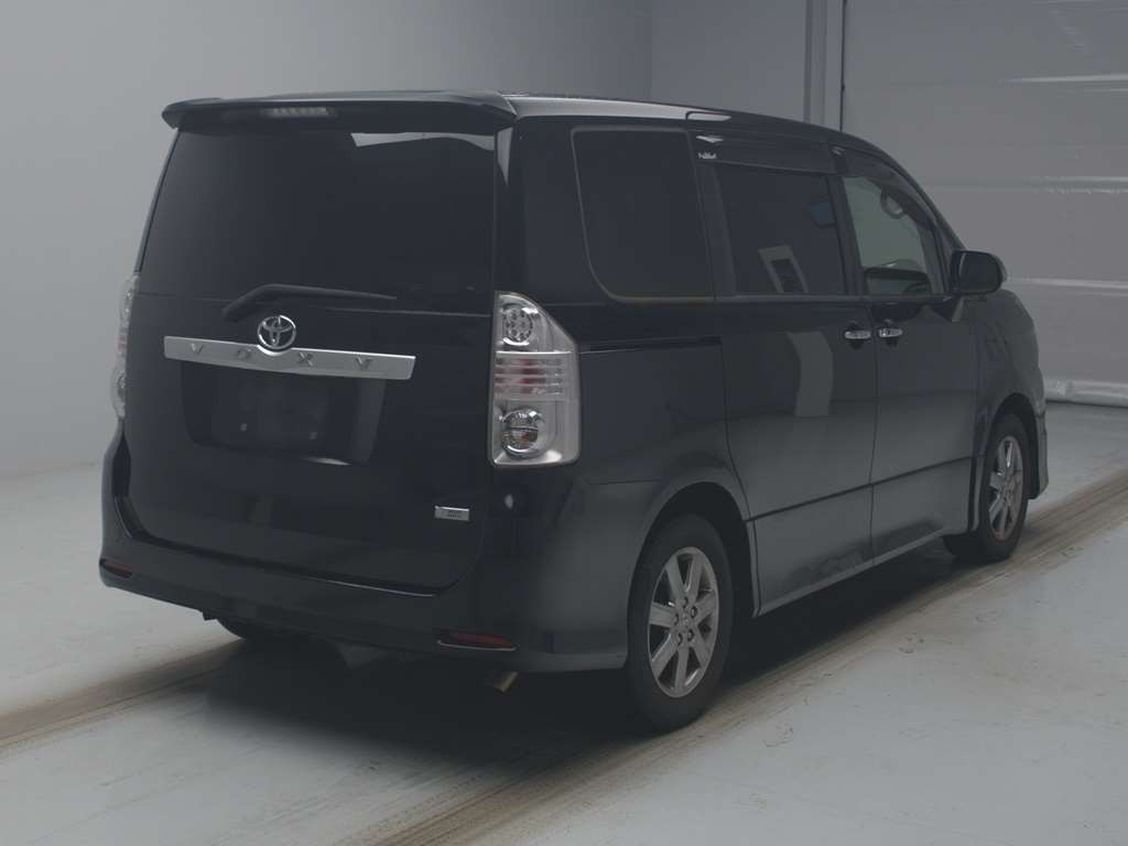 2009 Toyota Voxy ZRR70W[1]