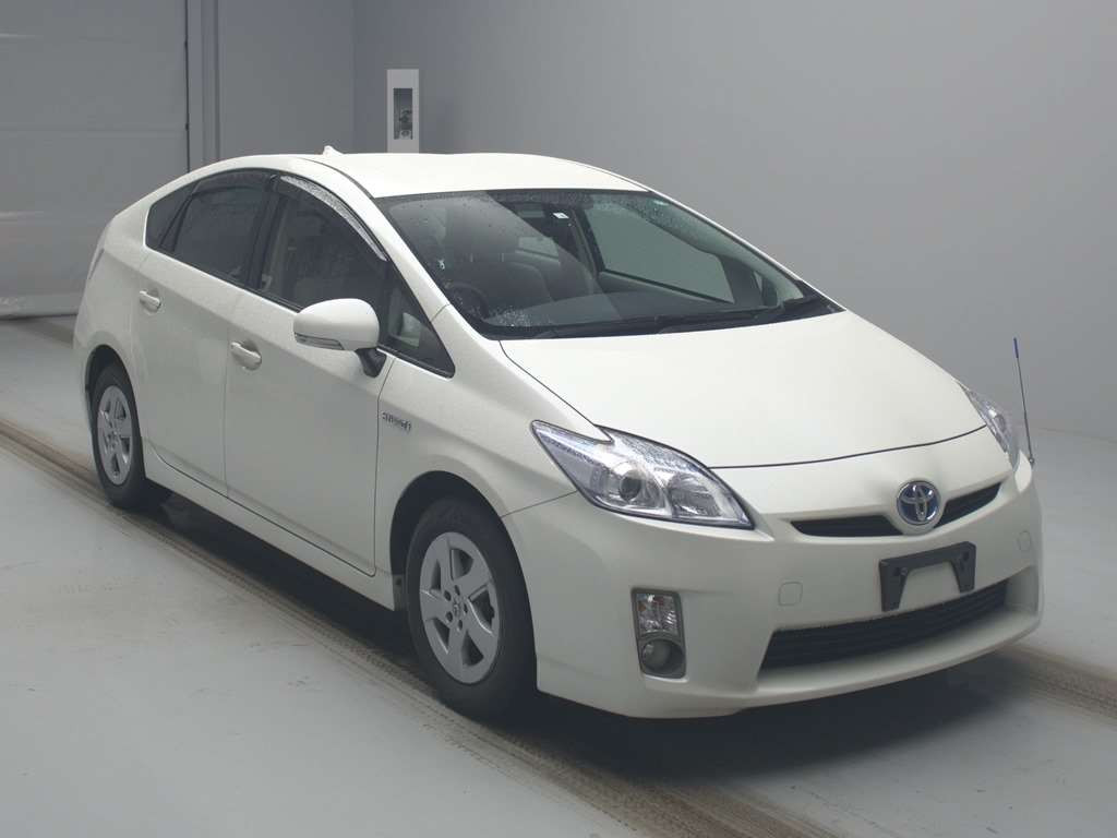 2010 Toyota Prius ZVW30[2]