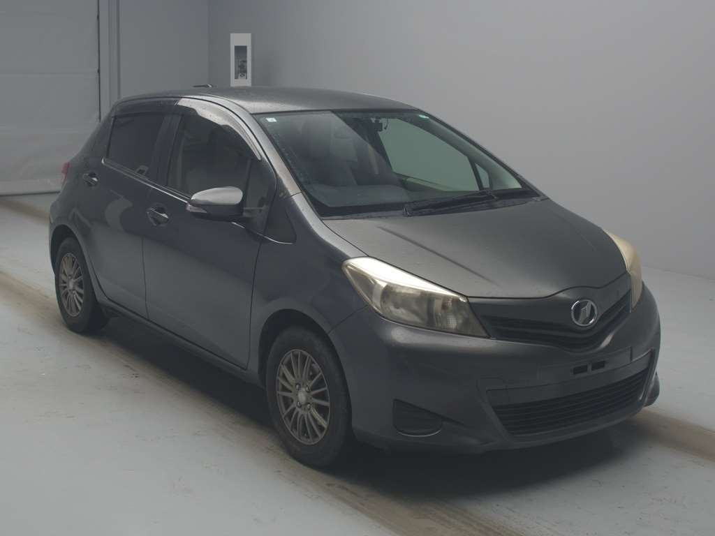 2011 Toyota Vitz NSP130[2]