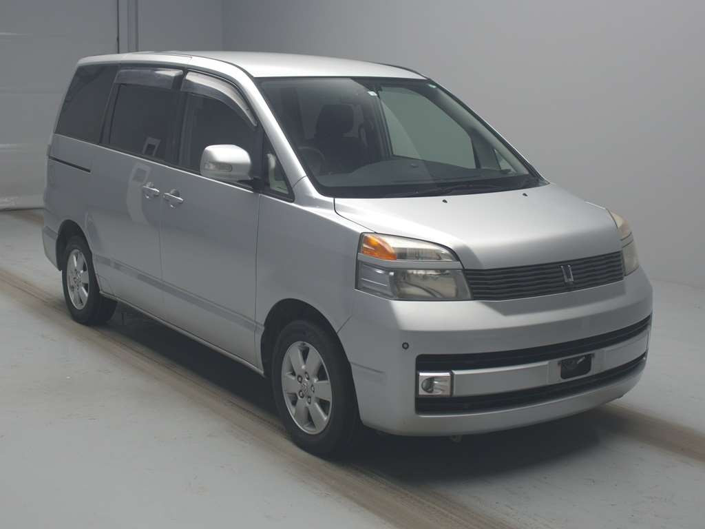 2002 Toyota Voxy AZR60G[2]