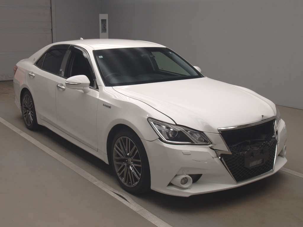 2013 Toyota Crown Hybrid AWS210[2]