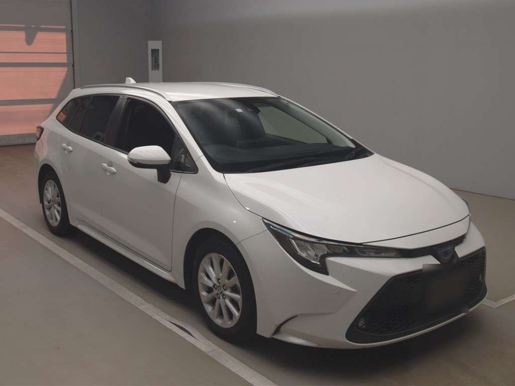 2020 Toyota Corolla Touring Wagon ZWE214W[2]