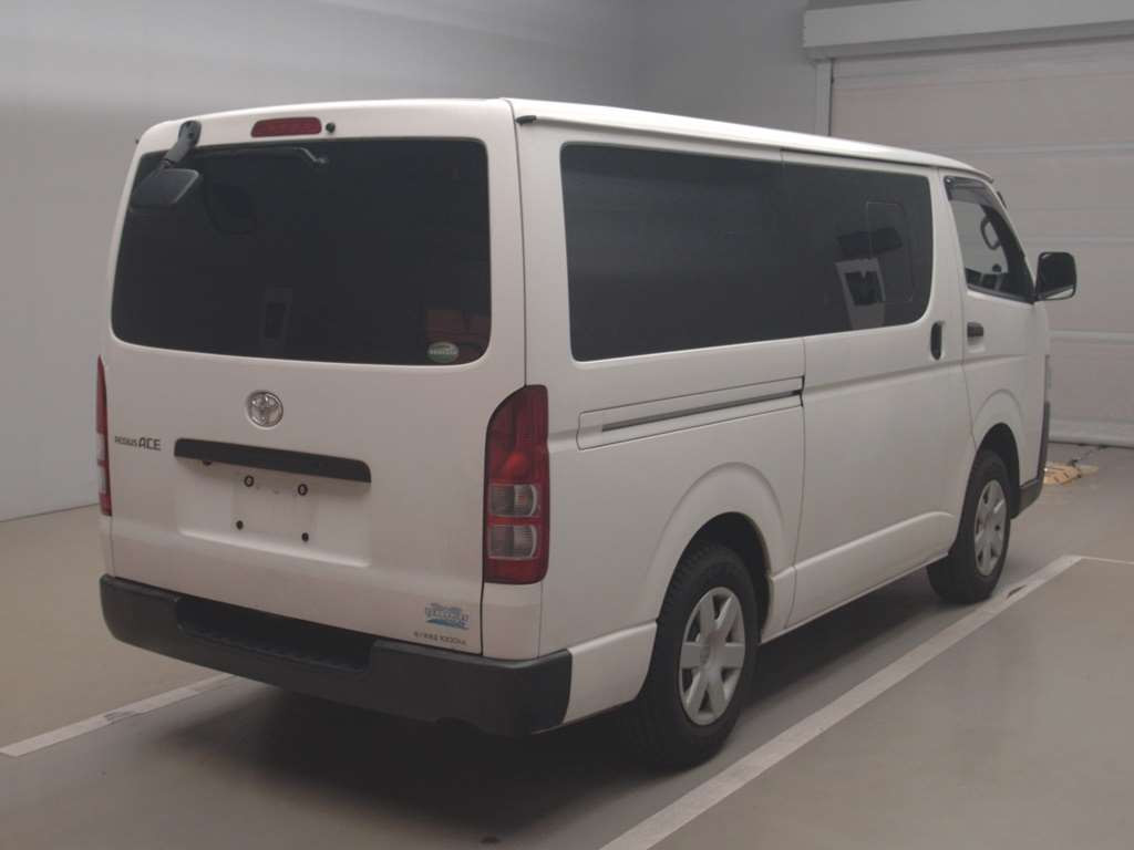 2017 Toyota Regiusace Van KDH206V[1]