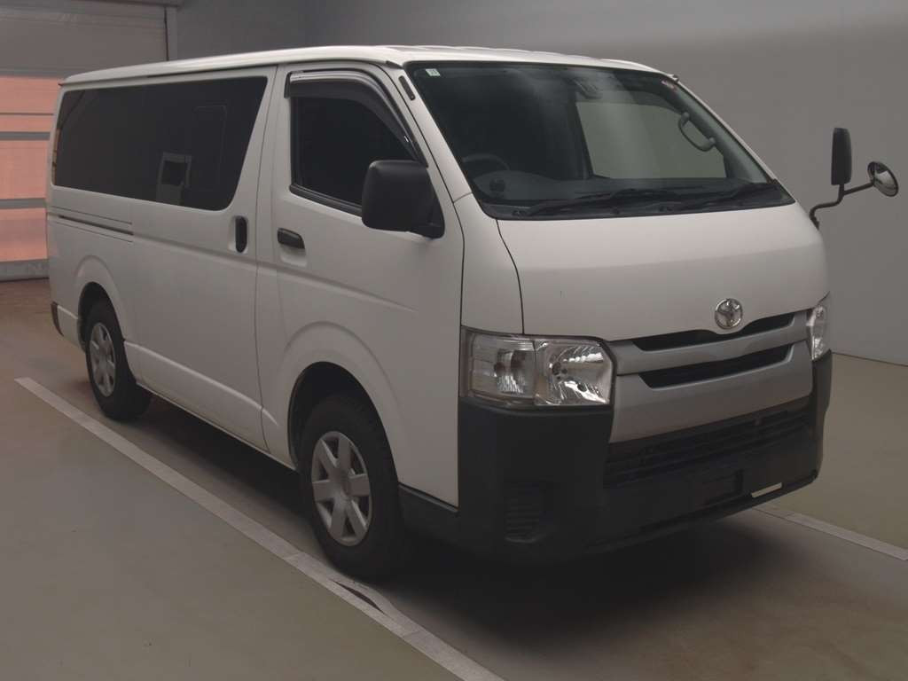 2017 Toyota Regiusace Van KDH206V[2]