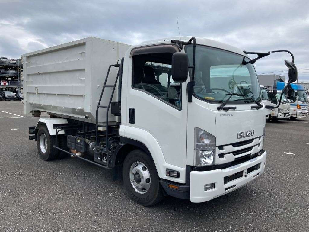 2020 Isuzu Forward FRR90S2[2]