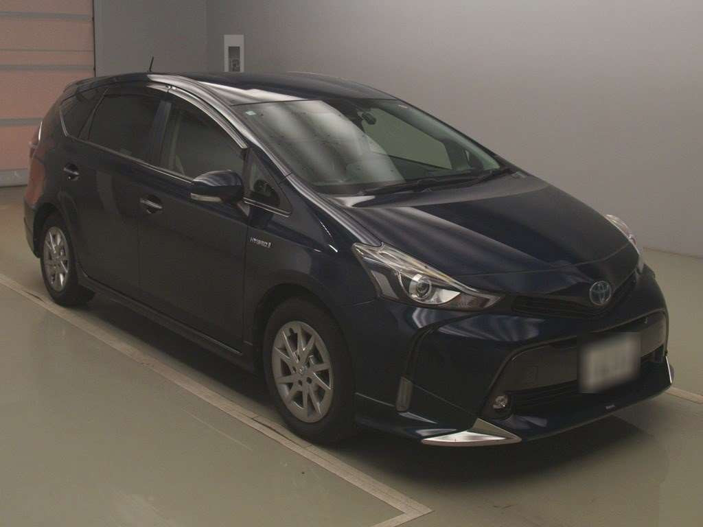 2018 Toyota Prius alpha ZVW41W[2]