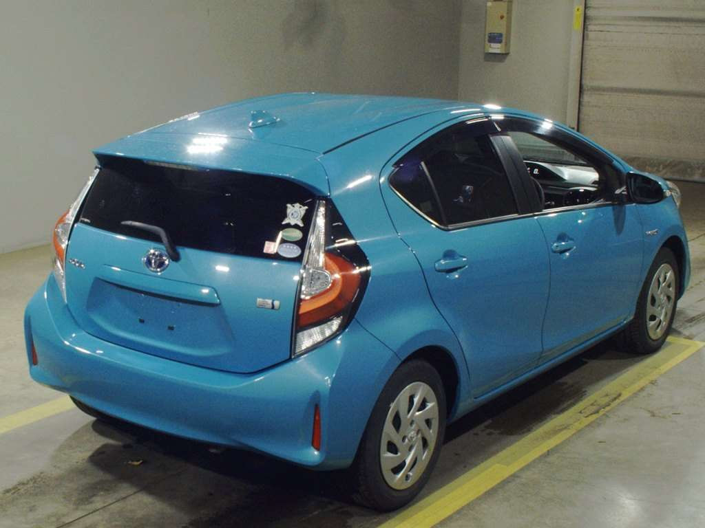 2018 Toyota Aqua NHP10[1]