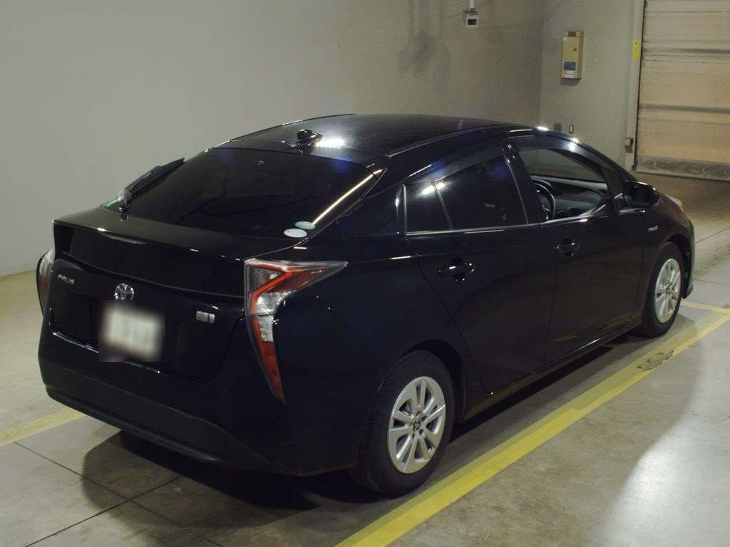 2017 Toyota Prius ZVW50[1]