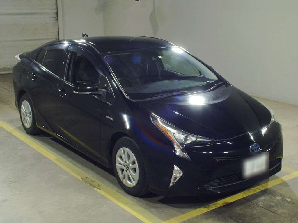 2017 Toyota Prius ZVW50[2]