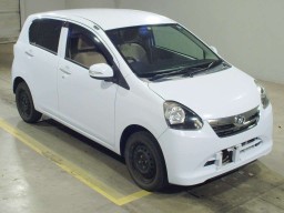 2011 Daihatsu Mira es