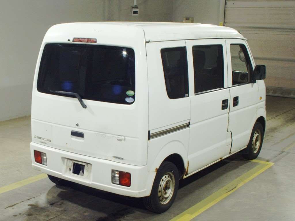 2014 Mitsubishi Minicab Van DS64V[1]