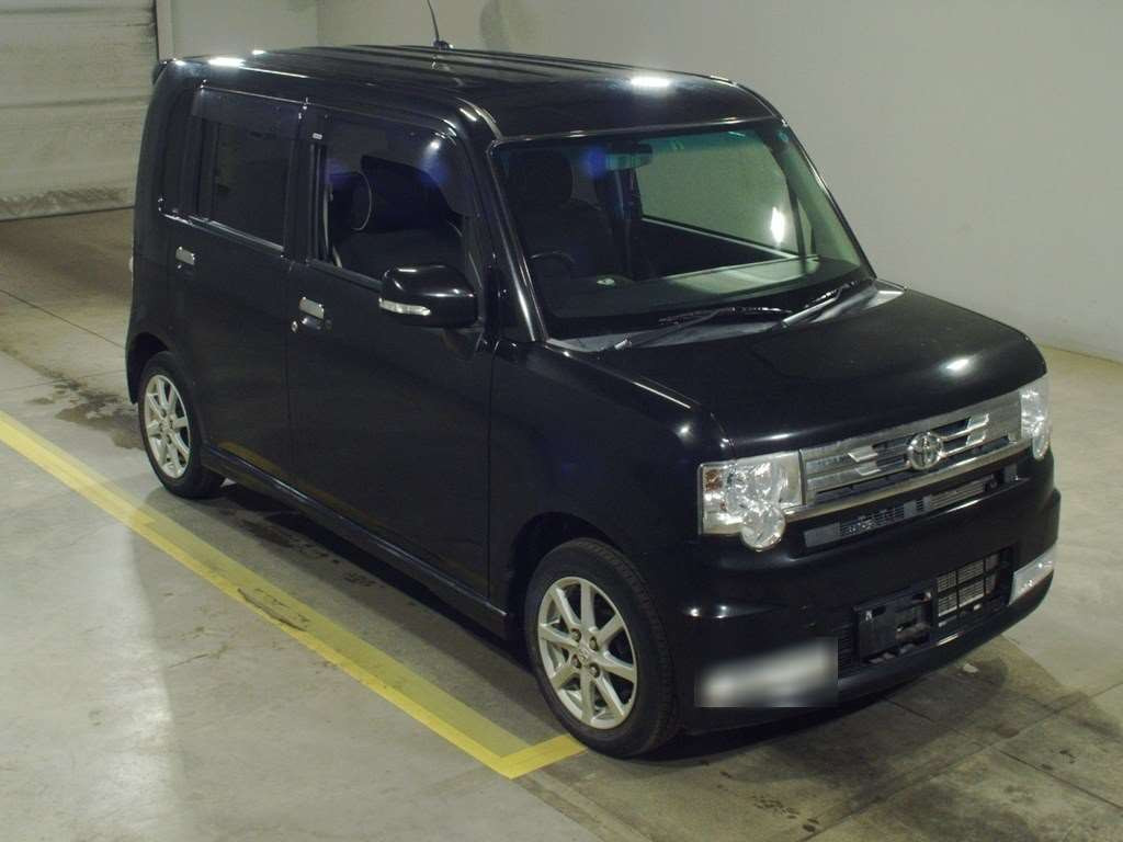 2012 Toyota Pixis Space L585A[2]