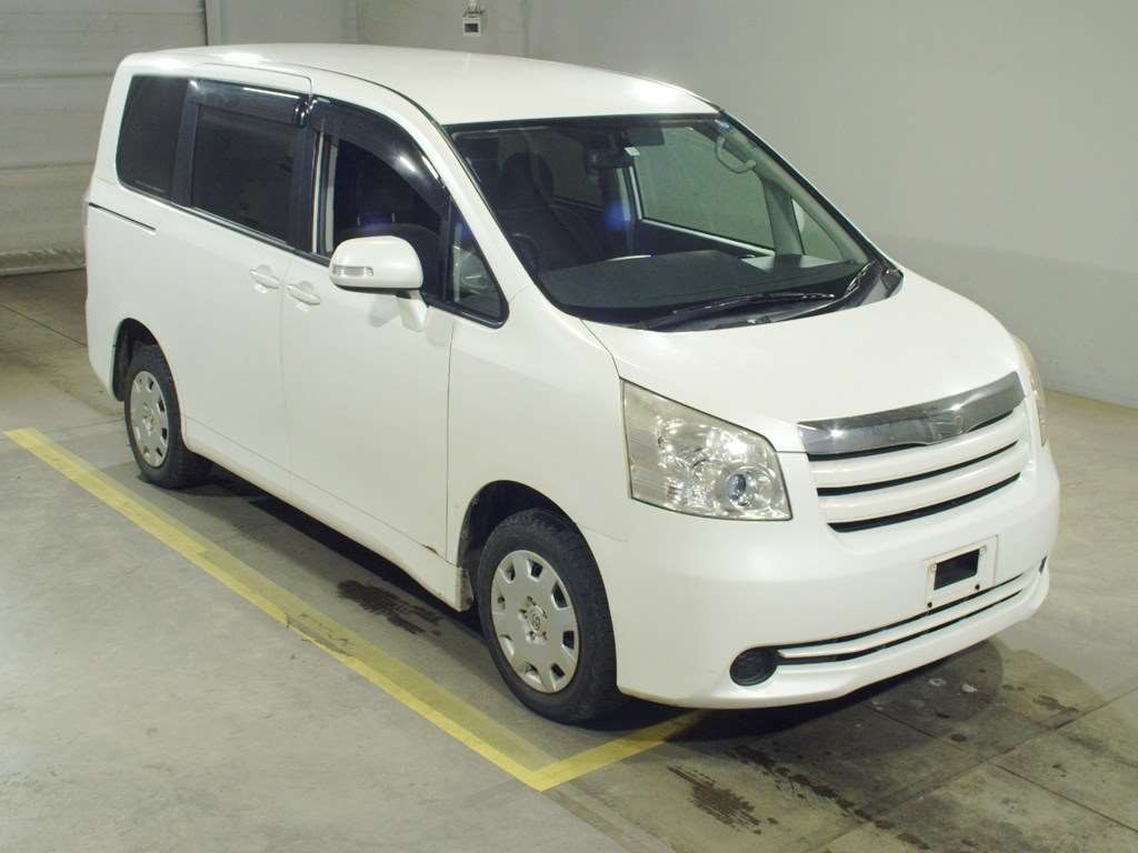 2009 Toyota Noah ZRR75G[2]