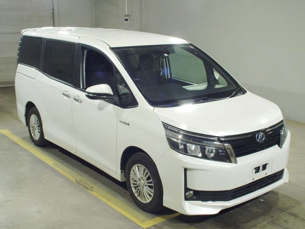 2014 Toyota Voxy ZWR80G[2]