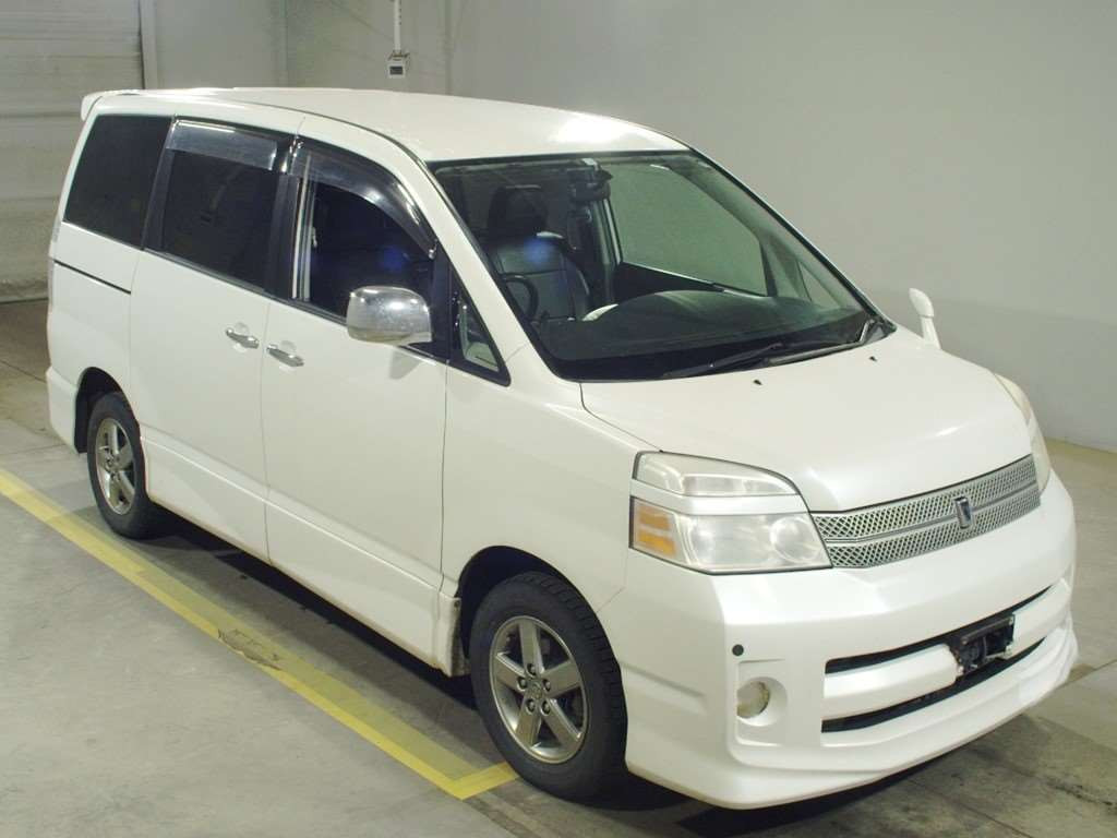 2006 Toyota Voxy AZR65G[2]