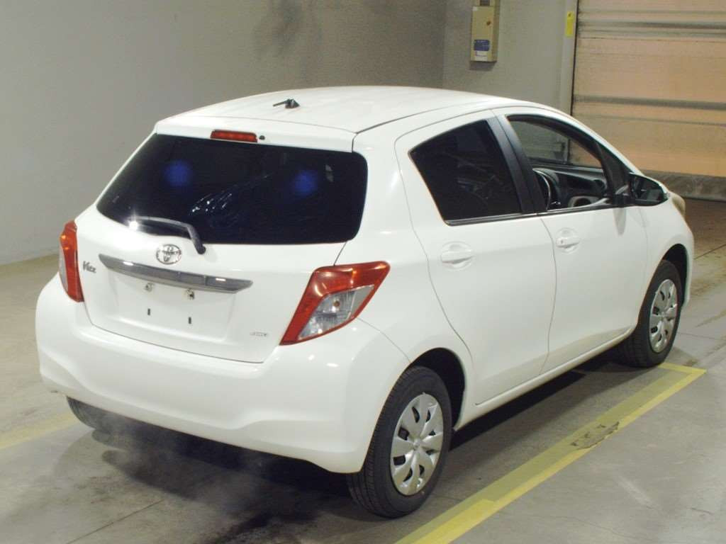 2013 Toyota Vitz NSP135[1]