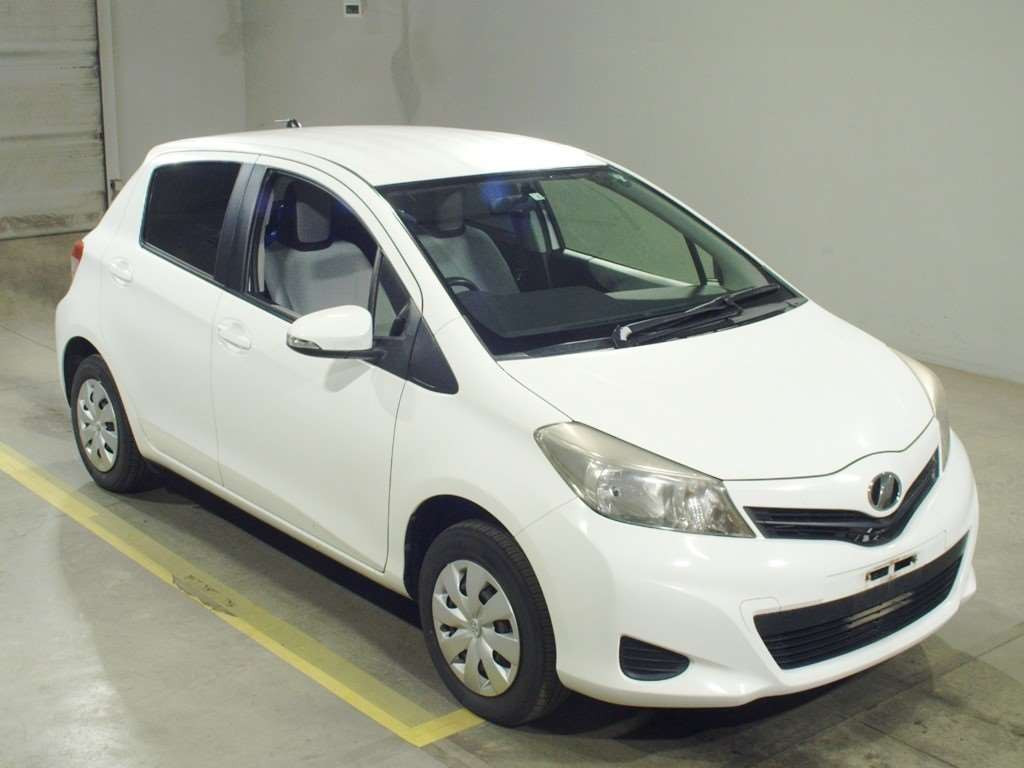 2013 Toyota Vitz NSP135[2]